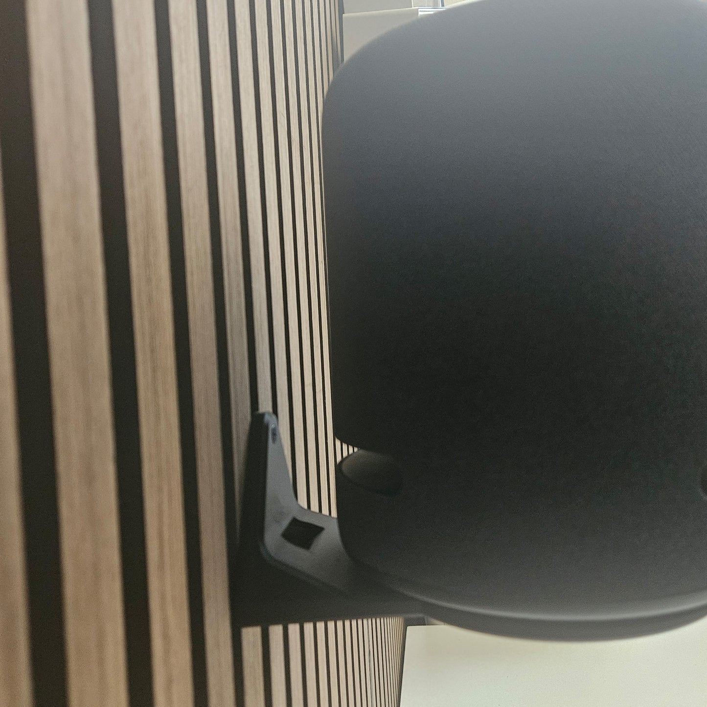 Wandhalter passend für Echo Studio "SLIM LINE" auch für Akustikpaneele